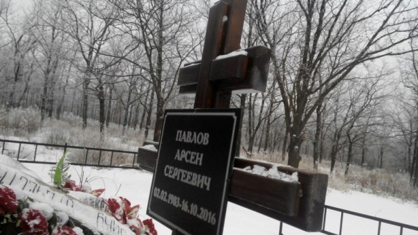 Фотоснимки могилы Моторолы помутили рассудок кастрюлеголовых «журналистов» Фотоснимки могилы Моторолы помутили рассудок кастрюлеголовых «журналистов»