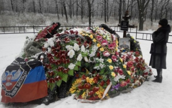 Фотоснимки могилы Моторолы помутили рассудок кастрюлеголовых «журналистов»