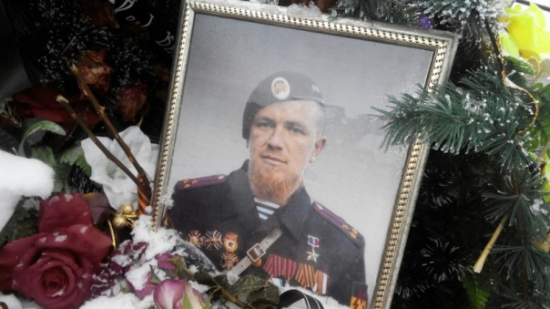 Фотоснимки могилы Моторолы помутили рассудок кастрюлеголовых «журналистов» Фотоснимки могилы Моторолы помутили рассудок кастрюлеголовых «журналистов»