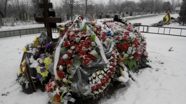 Фотоснимки могилы Моторолы помутили рассудок кастрюлеголовых «журналистов» Фотоснимки могилы Моторолы помутили рассудок кастрюлеголовых «журналистов»