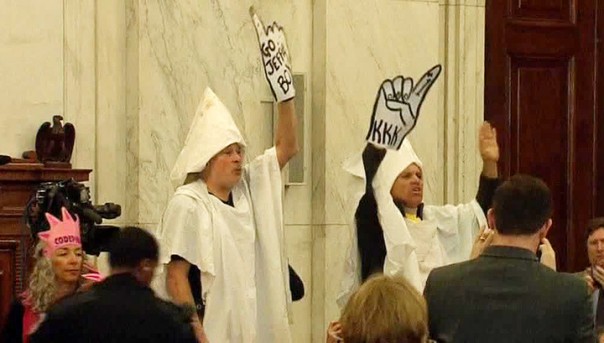 Утверждение Джеффа Сешнса на пост генпрокурора США сорвано радикалами Ку-Клукс-Клана