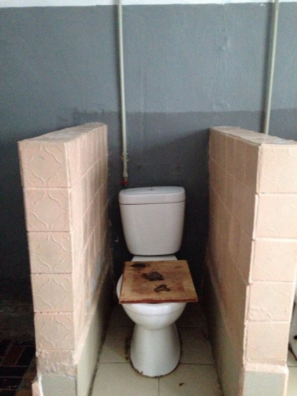 Будущих медиков приучают к нищете за 10 тысяч в год: сеть шокировали фотографии Медицинского колледжа в Харькове