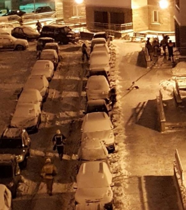 В Петербурге дама на «Лексусе» отказывалась пропускать пожарных со словами «Это же не мой дом горит!» В Петербурге дама на «Лексусе» отказывалась пропускать пожарных со словами «Это же не мой дом горит!»