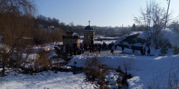 "Кастрюльные" СМИ негодуют: в экс-Кировограде крещенские купания прошли под легендарный русский марш 
