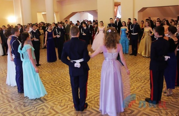 Первый в ЛНР Святочный бал состоялся в Луганске