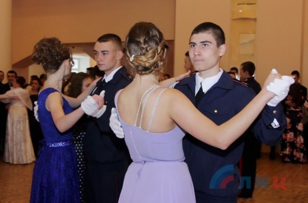 Первый в ЛНР Святочный бал состоялся в Луганске