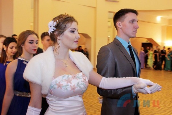 Первый в ЛНР Святочный бал состоялся в Луганске