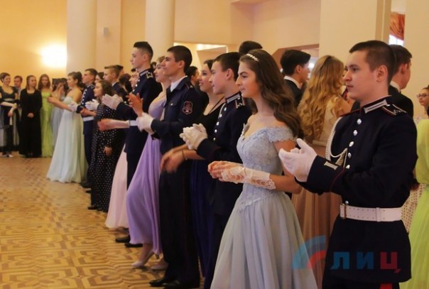 Первый в ЛНР Святочный бал состоялся в Луганске