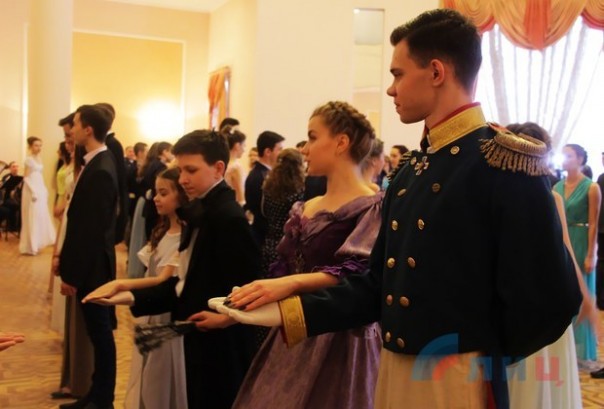 Первый в ЛНР Святочный бал состоялся в Луганске