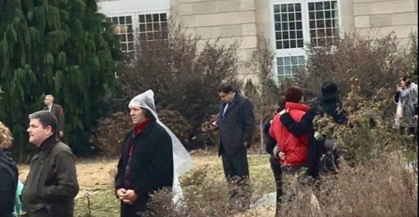 Саакашвили обиделся на СМИ за свое фото "в кустах" на инаугурации Трампа