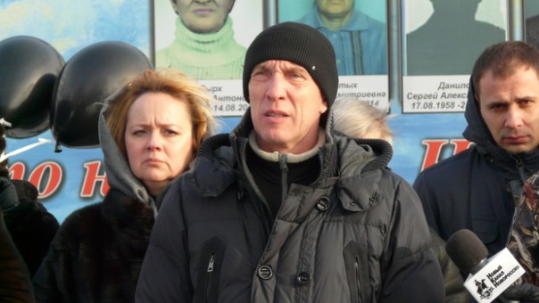 Траурный митинг в годовщину обстрела города Стаханов Траурный митинг в годовщину обстрела города Стаханов