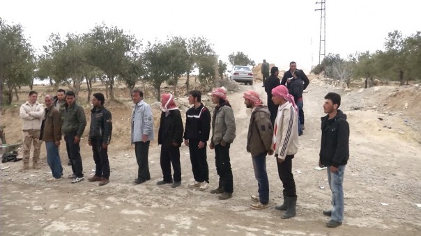 Вышли под сирийским флагом. Боевики массово сдаются в долине Вади Барада