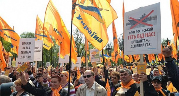 Украина в мае потребует вывода Черноморского флота из Крыма