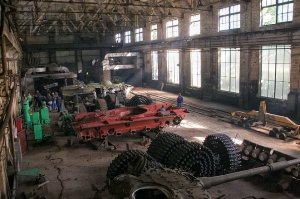 Рабочих львовского бронетанкового завода отправили домой за свой счет — у Украины нет денег на выпуск танков