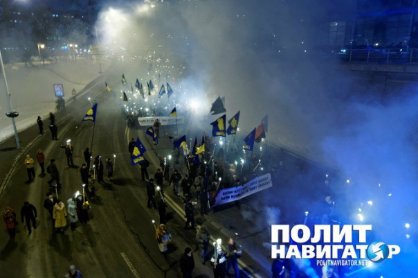 В Киеве инсценировали «перемогу над москалями» и провели факельное шествие В Киеве инсценировали «перемогу над москалями» и провели факельное шествие