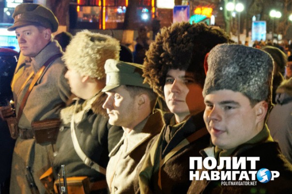 В Киеве инсценировали «перемогу над москалями» и провели факельное шествие В Киеве инсценировали «перемогу над москалями» и провели факельное шествие