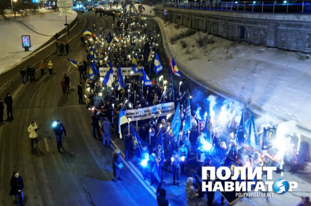 В Киеве инсценировали «перемогу над москалями» и провели факельное шествие В Киеве инсценировали «перемогу над москалями» и провели факельное шествие