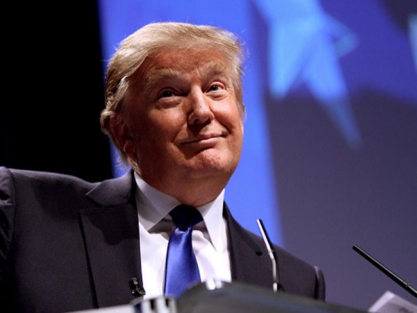 Трамп подыграл России указом: золото дорожает  — доллар падает