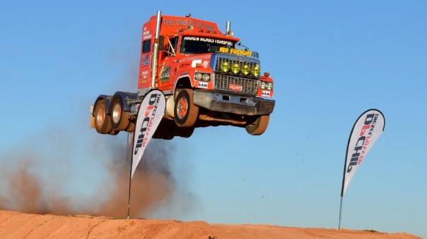 Летающие грузовики. Нереальные прыжки с трамплина