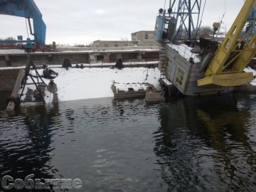 Экологическое бедствие: в Днепр выливаются сотни тонн мазута