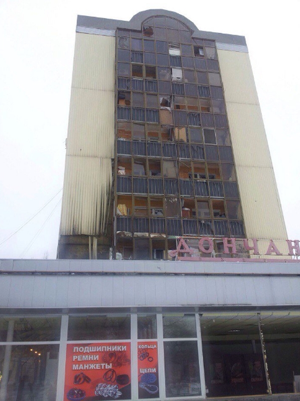 Последствия обстрела Киевского района, Калининского района, рынка в р-не ж/д вокзал Донецка, Горловки в ночь на 3 февраля (Много фото, видео)