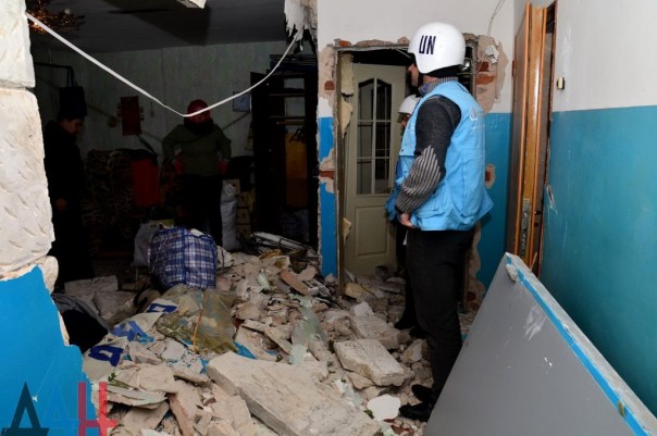 Последствия обстрела Киевского района, Калининского района, рынка в р-не ж/д вокзал Донецка, Горловки в ночь на 3 февраля (Много фото, видео)