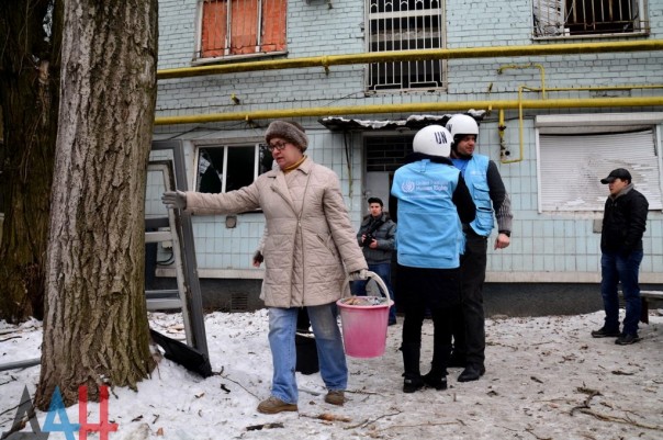 Последствия обстрела Киевского района, Калининского района, рынка в р-не ж/д вокзал Донецка, Горловки в ночь на 3 февраля (Много фото, видео)