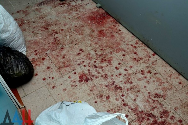 Последствия обстрела Киевского района, Калининского района, рынка в р-не ж/д вокзал Донецка, Горловки в ночь на 3 февраля (Много фото, видео)