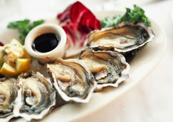 Устрицы, тракторы и туры по России: как работает импортозамещение