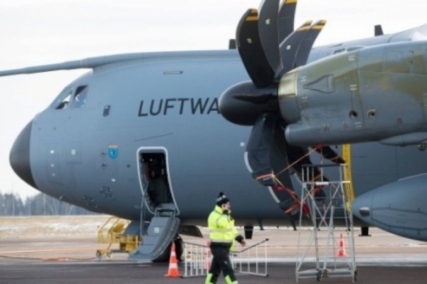 Сара Вагенкнехт: демонстрация силы НАТО перед Россией обернулась позором Сара Вагенкнехт: демонстрация силы НАТО перед Россией обернулась позором