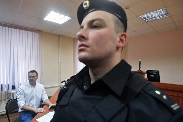 Дело "Кировлеса": суд вынес приговор Навальному Дело "Кировлеса": суд вынес приговор Навальному