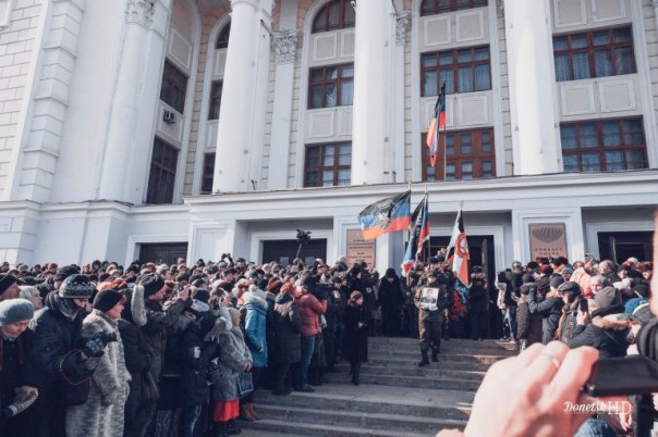 «Украинцы, вы видели, чтобы так хоронили «террористов»?». Украинские СМИ устроили истерику из-за похорон Гиви