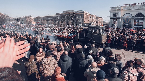 «Украинцы, вы видели, чтобы так хоронили «террористов»?». Украинские СМИ устроили истерику из-за похорон Гиви