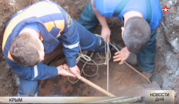 Пиротехники МЧС нашли в Крыму штурмовик времен ВОВ с останками экипажа