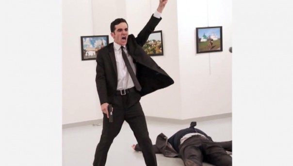 "World Press Foto" Фото убитого российского посла признано снимком года