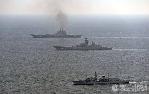 Командир "Адмирала Кузнецова" объяснил, почему крейсер дымит