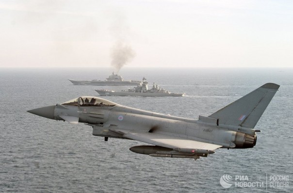 Командир "Адмирала Кузнецова" объяснил, почему крейсер дымит