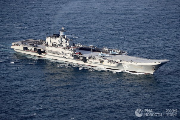 Командир "Адмирала Кузнецова" объяснил, почему крейсер дымит