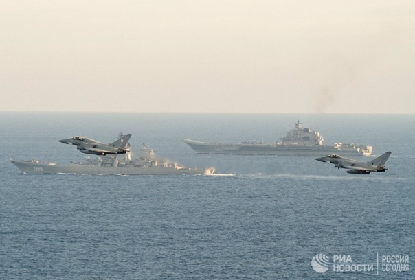 Командир "Адмирала Кузнецова" объяснил, почему крейсер дымит