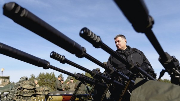 Welt: Аваков пообещал России десятки тысяч убитых, а ЕС — толпы беженцев Welt: Аваков пообещал России десятки тысяч убитых, а ЕС — толпы беженцев