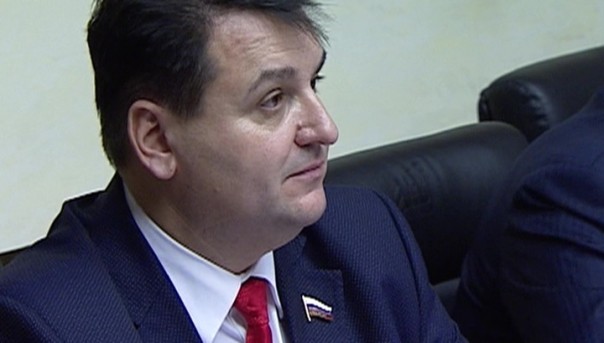 Экс-депутат, обвиняемый в мошенничестве, скрылся, не дожидаясь ареста | Максакову исключат из "Единой России" в рабочем порядке