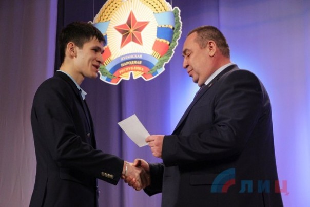 Глава ЛНР вручил премии лучшим студентам Республики Глава ЛНР вручил премии лучшим студентам Республики