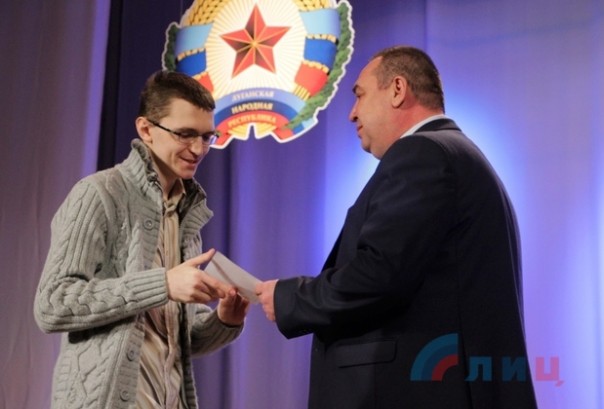 Глава ЛНР вручил премии лучшим студентам Республики Глава ЛНР вручил премии лучшим студентам Республики