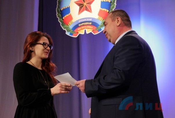 Глава ЛНР вручил премии лучшим студентам Республики Глава ЛНР вручил премии лучшим студентам Республики