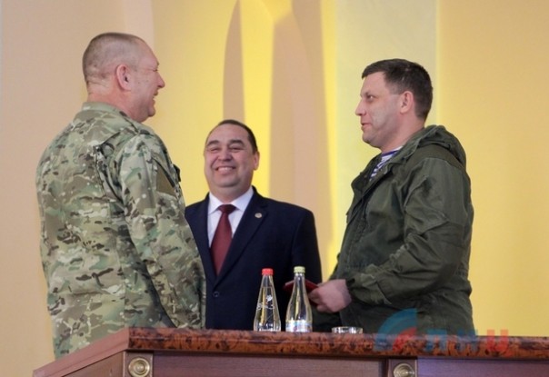 Главы ЛНР и ДНР наградили офицеров «Чернухино-Дебальцевской операции».