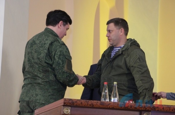 Главы ЛНР и ДНР наградили офицеров «Чернухино-Дебальцевской операции». Главы ЛНР и ДНР наградили офицеров «Чернухино-Дебальцевской операции».