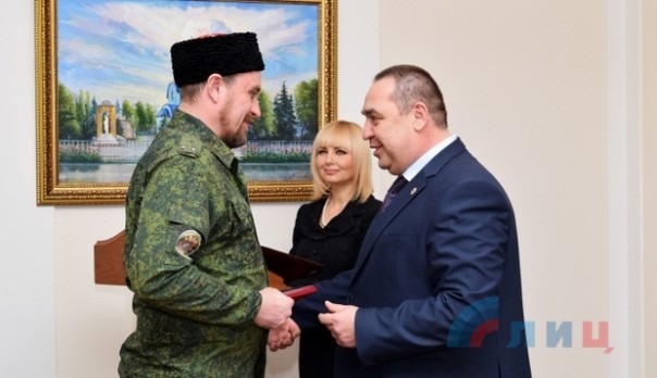 Главы ЛНР и ДНР наградили офицеров «Чернухино-Дебальцевской операции». Главы ЛНР и ДНР наградили офицеров «Чернухино-Дебальцевской операции».