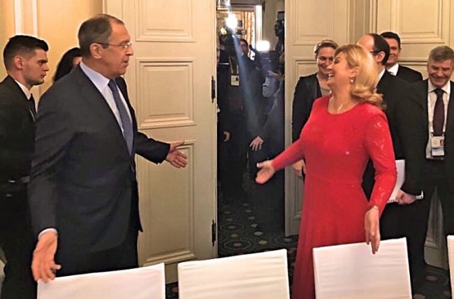 И бриджи превращяются..... превращяются в элегантные шорты. И бриджи превращяются..... превращяются в элегантные шорты.