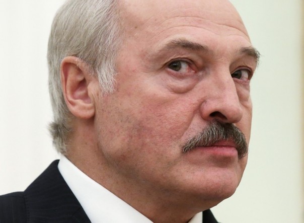 Лукашенко сбежал в Россию на фоне охвативших страну протестов