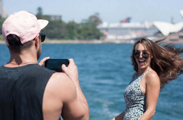 В Сети сделали подборку фото бойфрендов, фотографирующих подруг В Сети сделали подборку фото бойфрендов, фотографирующих подруг